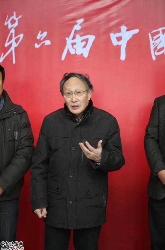 著名人物画家丁中一致辞