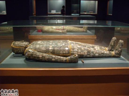 徐州博物馆的镇馆之宝——金缕玉衣。