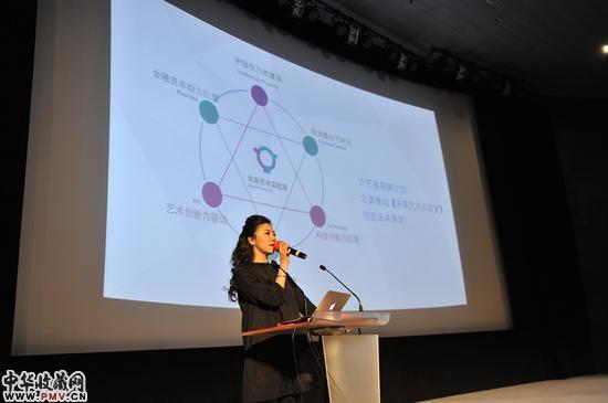 中华世纪坛艺术馆拓展总监　崔瀚文