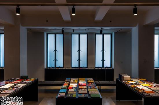 如何在美术馆里讲述荒诞故事 收藏资讯