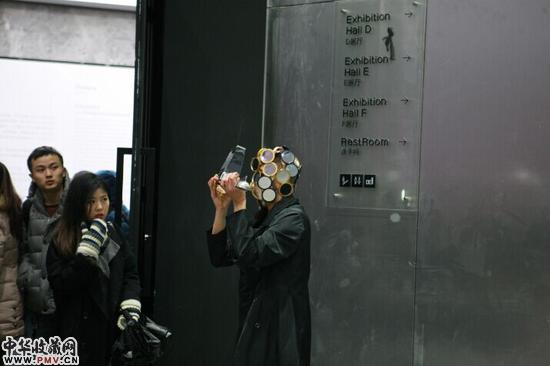 行为艺术家Dagmar l. Glausnitzer-Smith