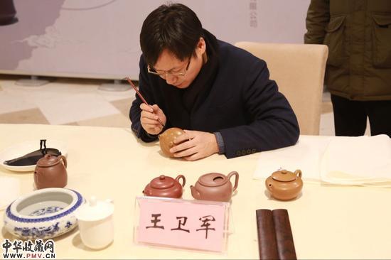 14江苏省书协副主席王卫军文人壶创作中