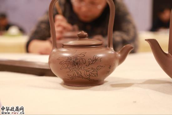 15现场完成的文人紫砂壶作品