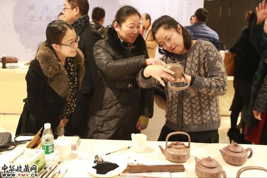 江苏省国画院副院长喻慧与国家级高级工艺师贾益芳合作文人壶