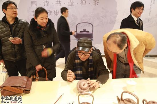 8原南艺美院副院长徐建明与江苏省书协副主席刘灿铭共同探讨