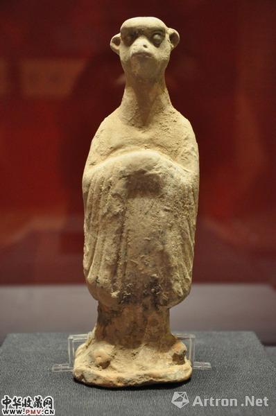 首都博物馆展出的唐代陶质猴首人形俑