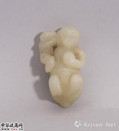 扬州博物馆展出的清代玉质母子猴