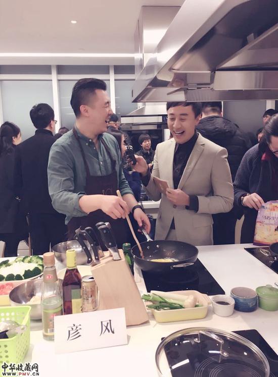 艺术家彦风和主持人王子强