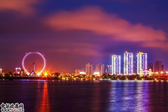 夜光下的观音湖畔