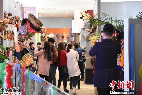 世界多国数百面具真品现身杭州展各国“面孔文化”
