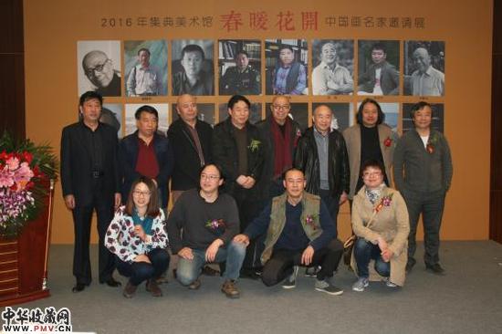 策展人与部分参展画家合影