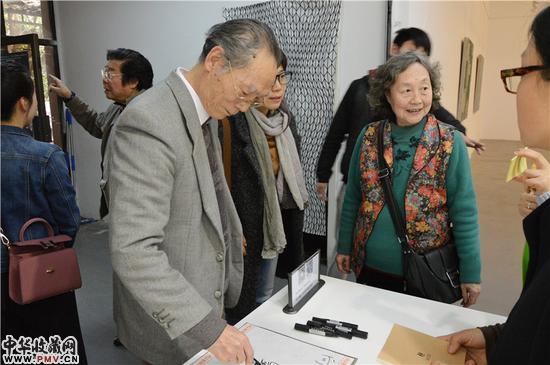 嘉宾签到