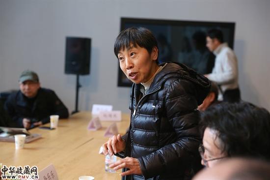 画家徐乐乐女士在研讨会上发言