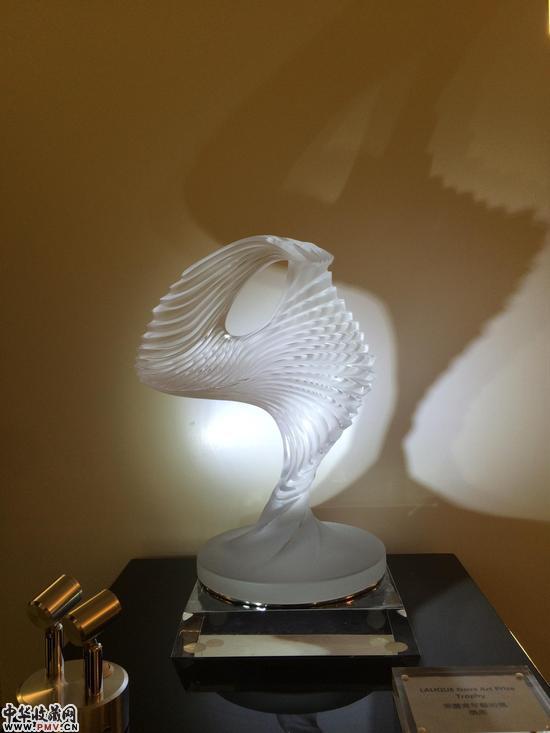 5-莱俪青年艺术奖 奖杯