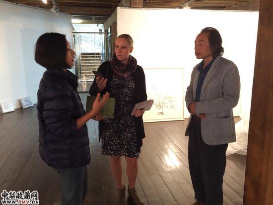 著名华人艺术家陈平和造化策展人陈琳接受霍巴特当地报纸Mercury采访，介绍造化展策展理念 (1)