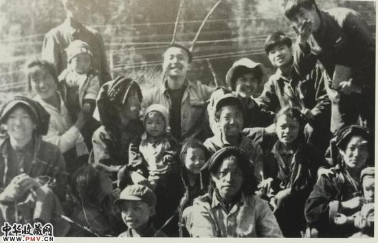 1979年，静止陈卫闵与叶永青，北京裴庄欣，开幕赵华在四川藏区.。收藏