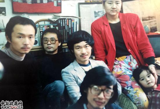 1989年，陈卫闵，张晓刚，刘勇，王毅，甫立亚，叶甫纳在重庆。