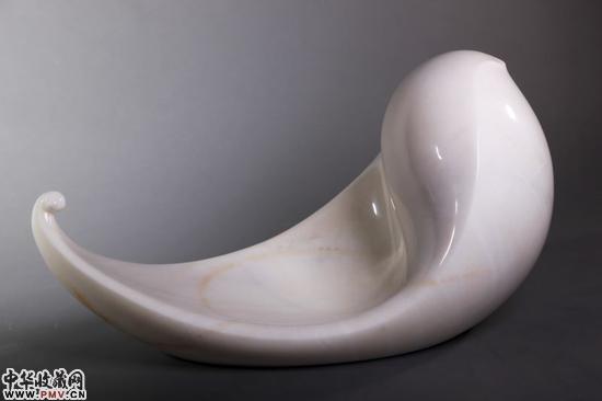 庞少贤汉白玉雕《荷香》