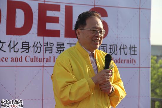 台湾示范大学教授罗青在展览开幕式发言