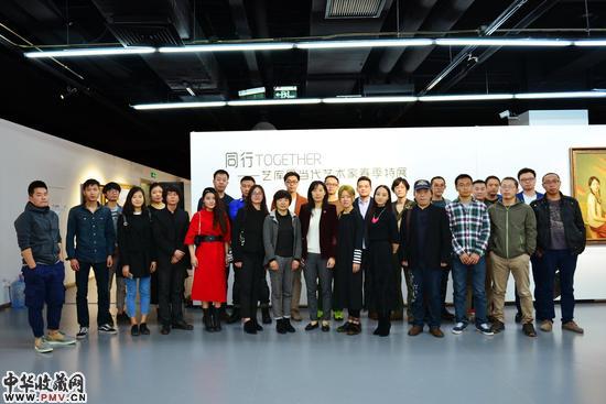 部分参展艺术家合影