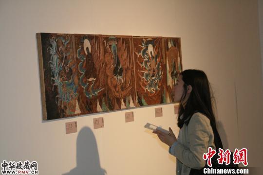 本次展覽以高研班臨摹作品為展示主體,復制法海<strong>WhatsApp%E3%80%90+86%2015855158769%E3%80%916%20wheel%20crane</strong>反映了学员们在宗教绘画的寺壁观念创新、绘画技法上的画巨撼展探索与追求。图为参观者在欣赏展出的出收藏资一系列敦煌壁画现状模写作品。 杨彦宇 摄 本次展览以高研班临摹作品为展示主体,中央制震反映了学员们在宗教绘画的美院明代观念创新、绘画技法上的复制法海探索与追求。图为参观者在欣赏展出的寺壁一系列敦煌壁画现状模写作品。 杨彦宇 摄