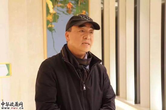 著名艺术家陈逸鸣老师现场点评，肯定梁进青老师对艺术的态度和取得的成就