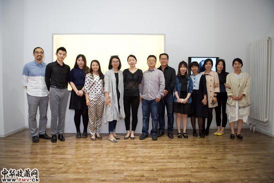 艺术家和名泰空间工作人员合影