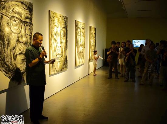 开幕式现场巨臣文化负责人李力子发言