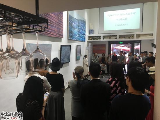 “中间调性：马琳洁水面系列作品展”开幕式现场照片 (9)