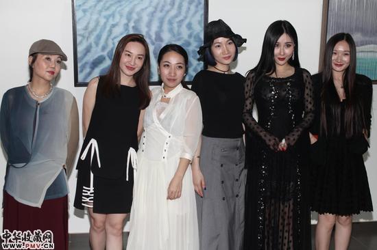 “中间调性：马琳洁水面系列作品展”开幕式现场照片 (5)