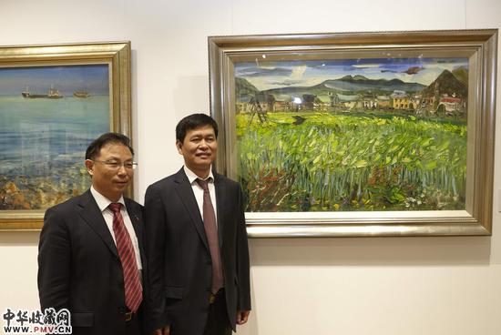 周昌新与中国驻欧盟使团公参李建民合影