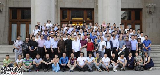 出席颁奖仪式的领导、大师合影