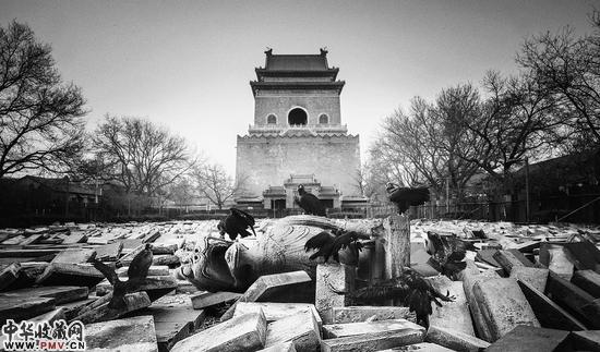 侯帅 鼓楼广场 2014 明胶银盐 32×54cm