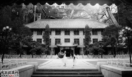 侯帅 游戏 2013  明胶银盐 32×54cm