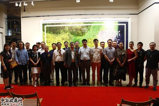 花都北京：李庚教授作品展開幕式現場嘉賓合影