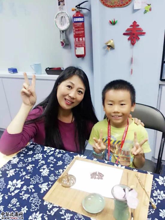 往届亲子活动“端午制香饼’” 