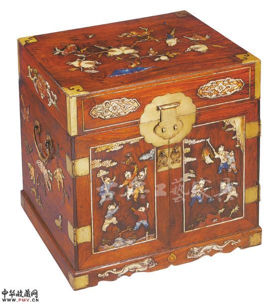 清早期 黄花梨官皮箱，“风华再现——明清家具收藏展”展品。