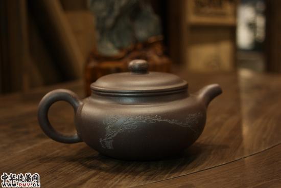 仿古壶 吴昌硕款 制作泥料：原矿紫泥 四海窑监制