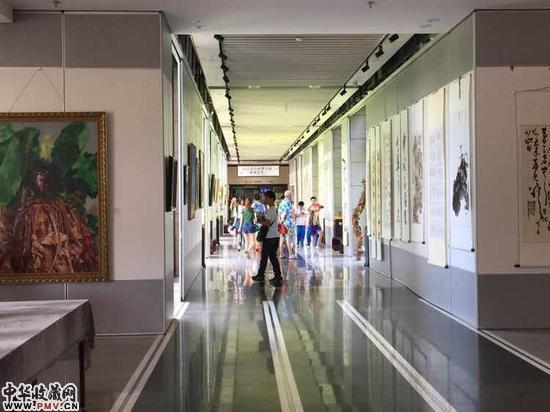 南海岸线——2016海南当代美术作品展现场照片 (12)