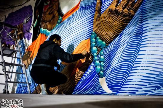 15 - Artist NUNCA at work