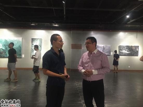 精典博维董事长陈总和杨炼在开幕式现场交流