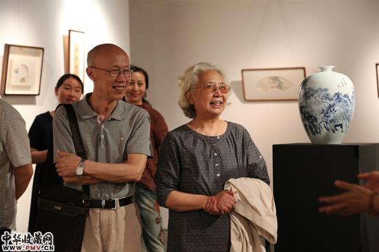 郎绍君、徐如黛夫妇二人