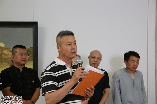 艺术家王景生代表16位参展艺术家发言