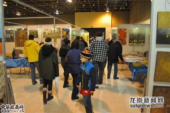 外国友人参展大芬展区