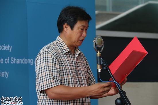 4山东水彩画会会长、青岛大学美术学院院长王绍波致辞