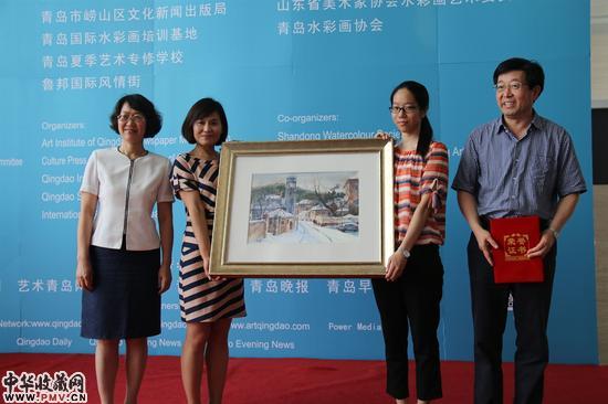 5青岛日报社总编辑、党委副书记齐建国先生代表主办方向崂山美术...