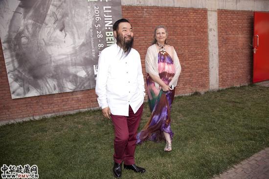 李津与策展人林似竹