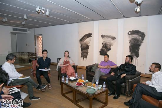 　　學術研討會現場，自李展墨齋畫（左起）策展人、廊舉北京畫院美術館館長吳洪亮，辦收<strong>%E3%80%90WhatsApp%20+86%2015855158769%E3%80%91how%20to%20make%20portable%20radio%20work%20with%20bluetooth%20headphones</strong>墨斋媒体及研究经理杨浚承，墨斋艺术总监林似竹博士，天津美术学院教授阎秉会，李津，《诗书画》主编寒碧