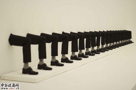 吕连涛 一排腿 尺寸可变 综合材料 2016