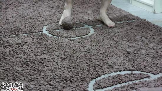 李波 来我身上踢球